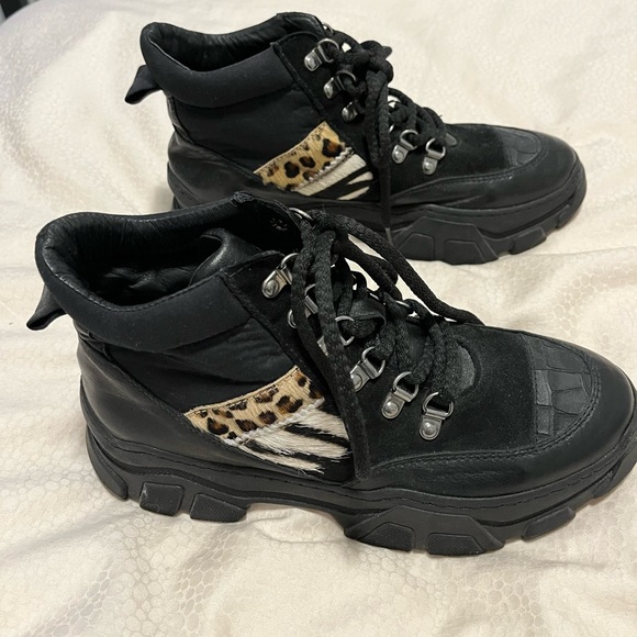 Blueonblue Winter Boots. Never worn! Size 39. - Picture 1 of 7